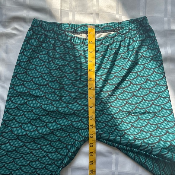 Mermaid Style Green Scale Pattern Leggings - Picture 7 of 12